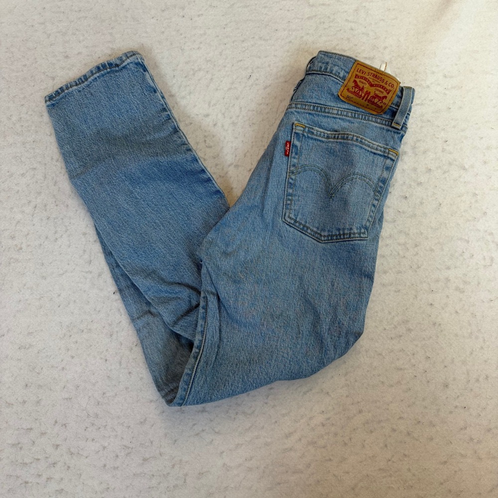 Levi Strauss & Co 501 Original Fit Jeans Womens 25 Light Wash Distressed
